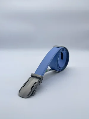 Ceinture personnalisable en cuir bleu clair avec boucle au choix – vue verticale