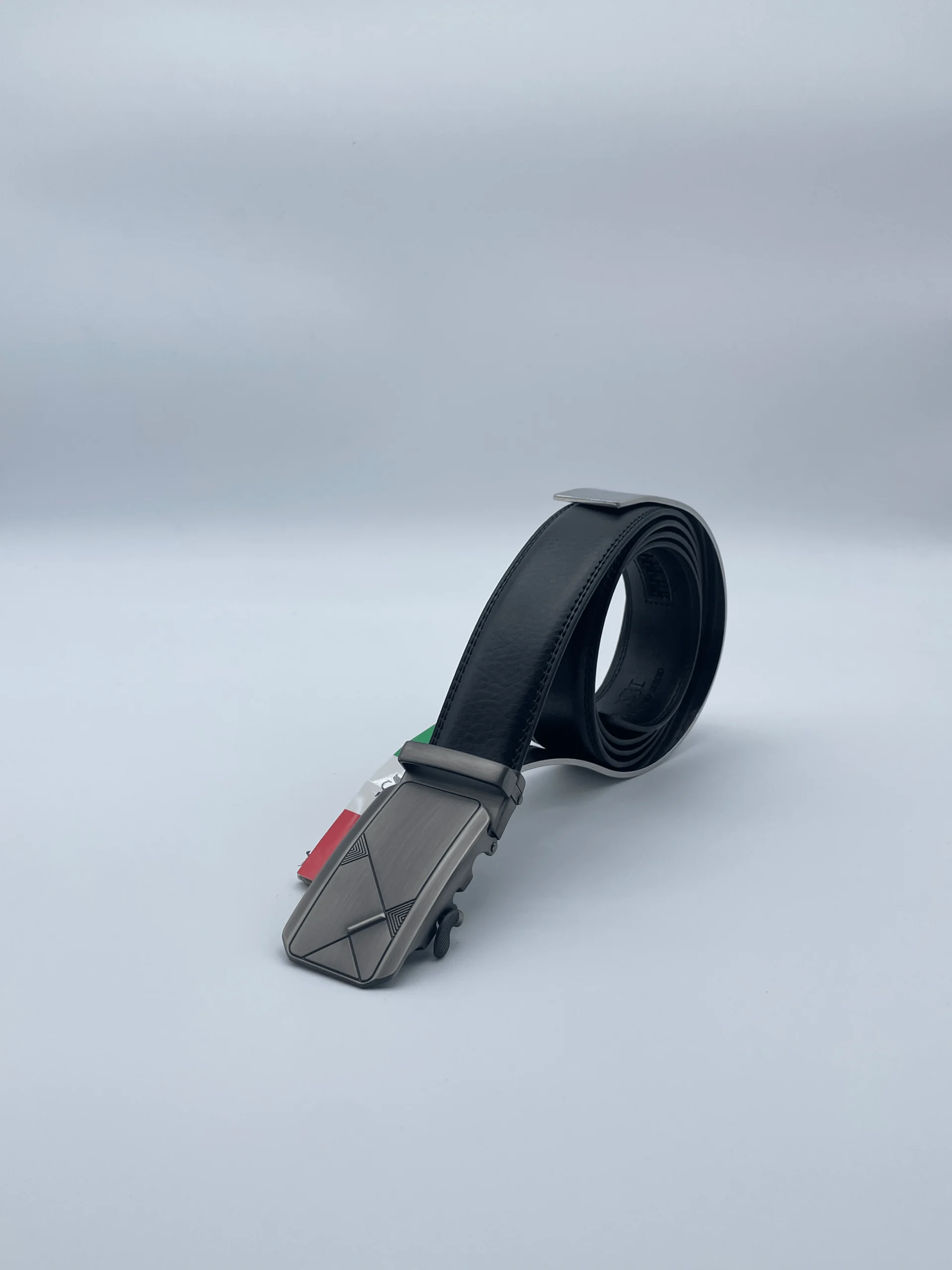 Ceinture noire pour homme avec boucle automatique design géométrique – Modèle Carlito