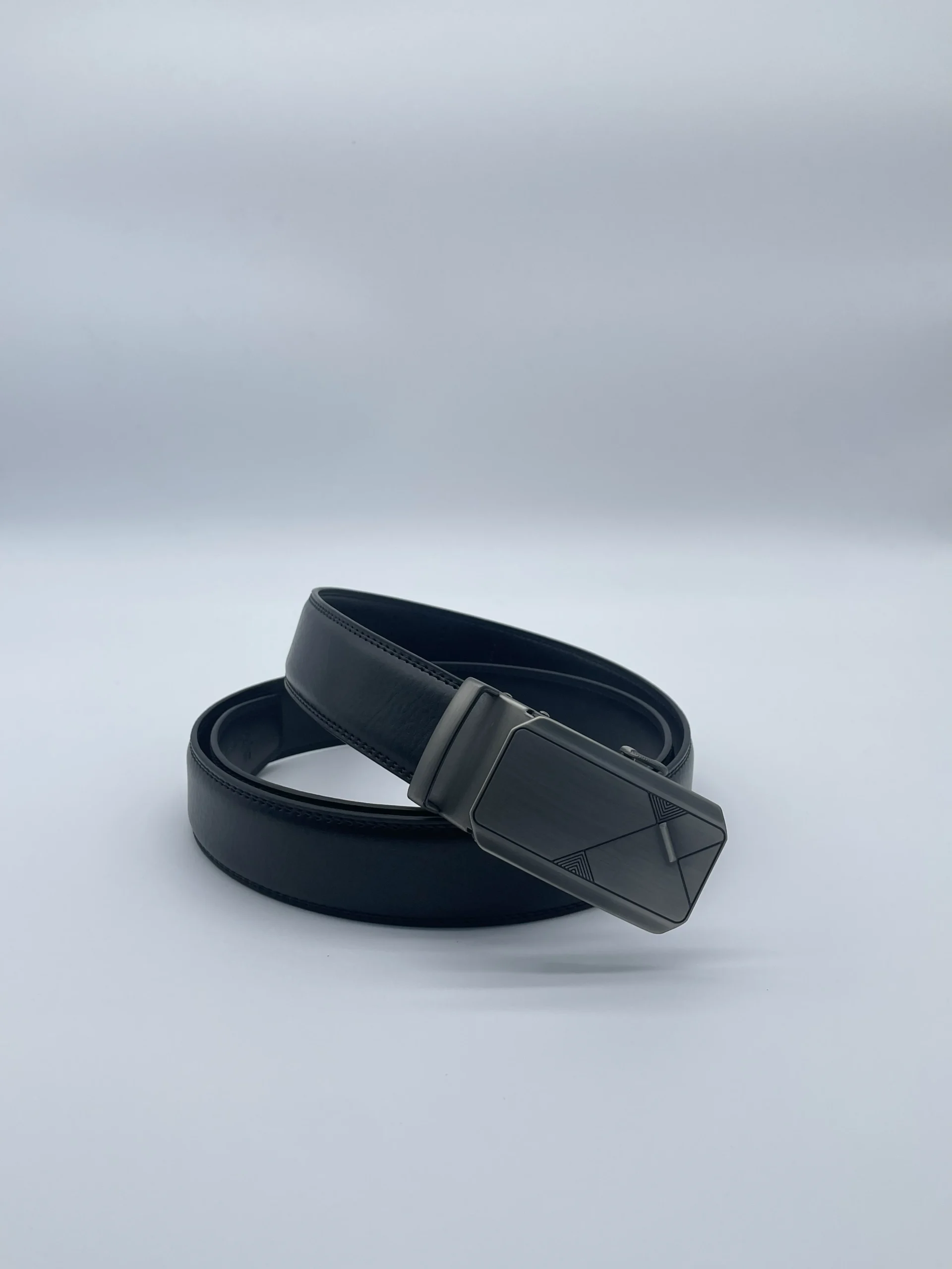 Ceinture en cuir noir Massiliano enroulée avec boucle automatique rectangulaire – Carlito