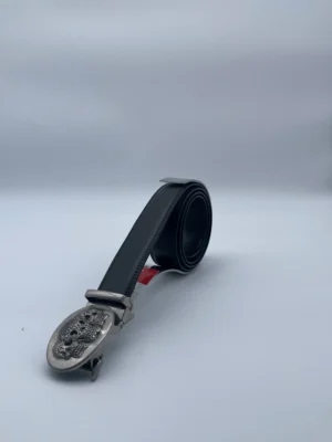 Ceinture automatique noire pour homme avec boucle crâne, vue de côté