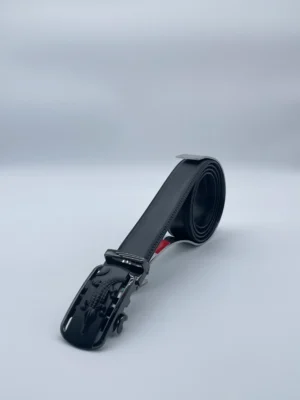 Ceinture noire pour homme modèle Ezio en cuir avec boucle crocodile vue latérale